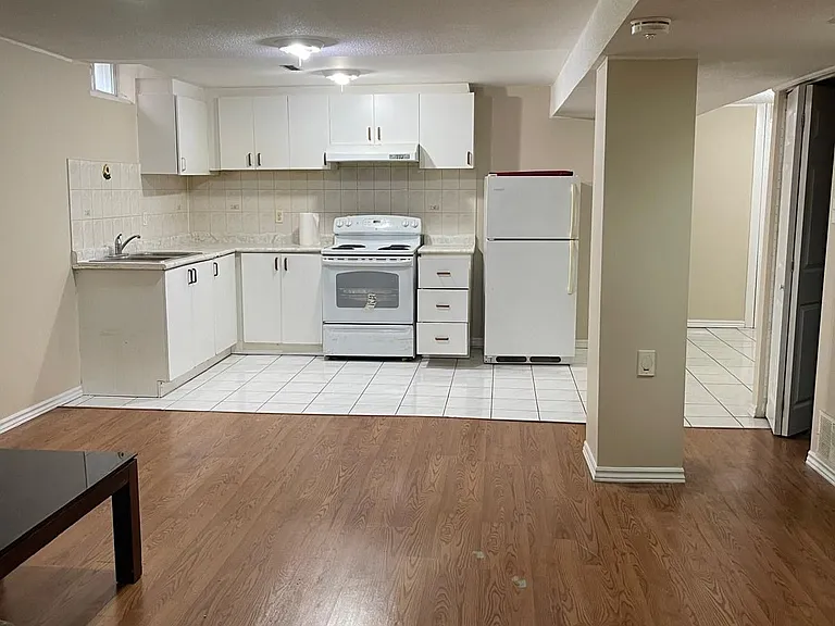 64 E Cimmaron St #BASEMENT — Photo 6