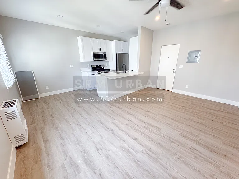 915 17th St #11 — Photo 8