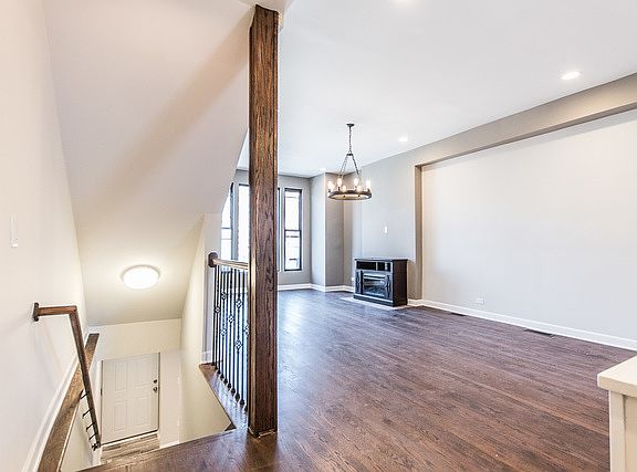 5th image of 713 E Bowen Ave