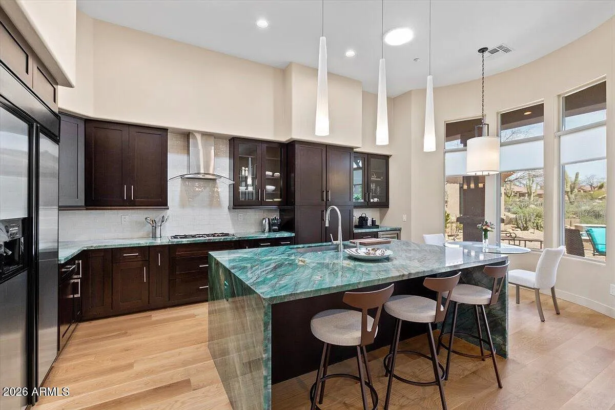 4 bed, 4.5 bath, 3136 sqft, $6,000 — Photo 2