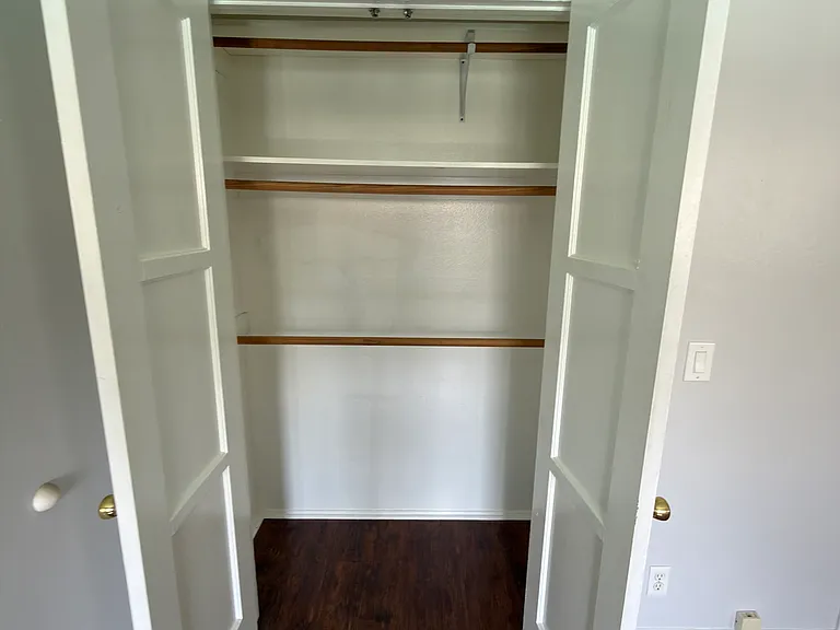 1841 Riverside Dr #STUDI0 — Photo 7