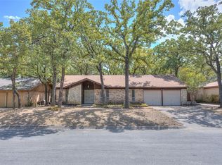 1915 Windlea Dr, Euless, TX 76040