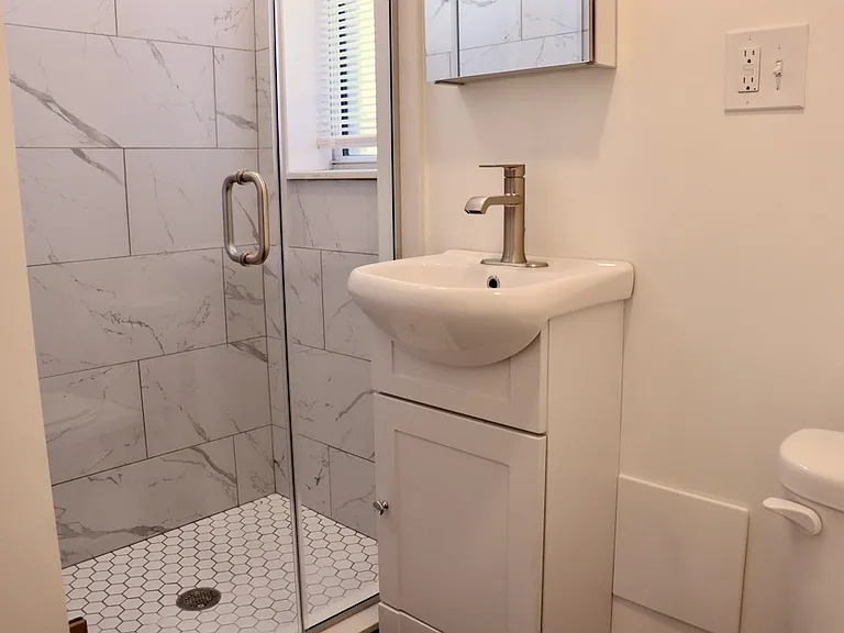 56 Queensberry St #6 — Photo 8