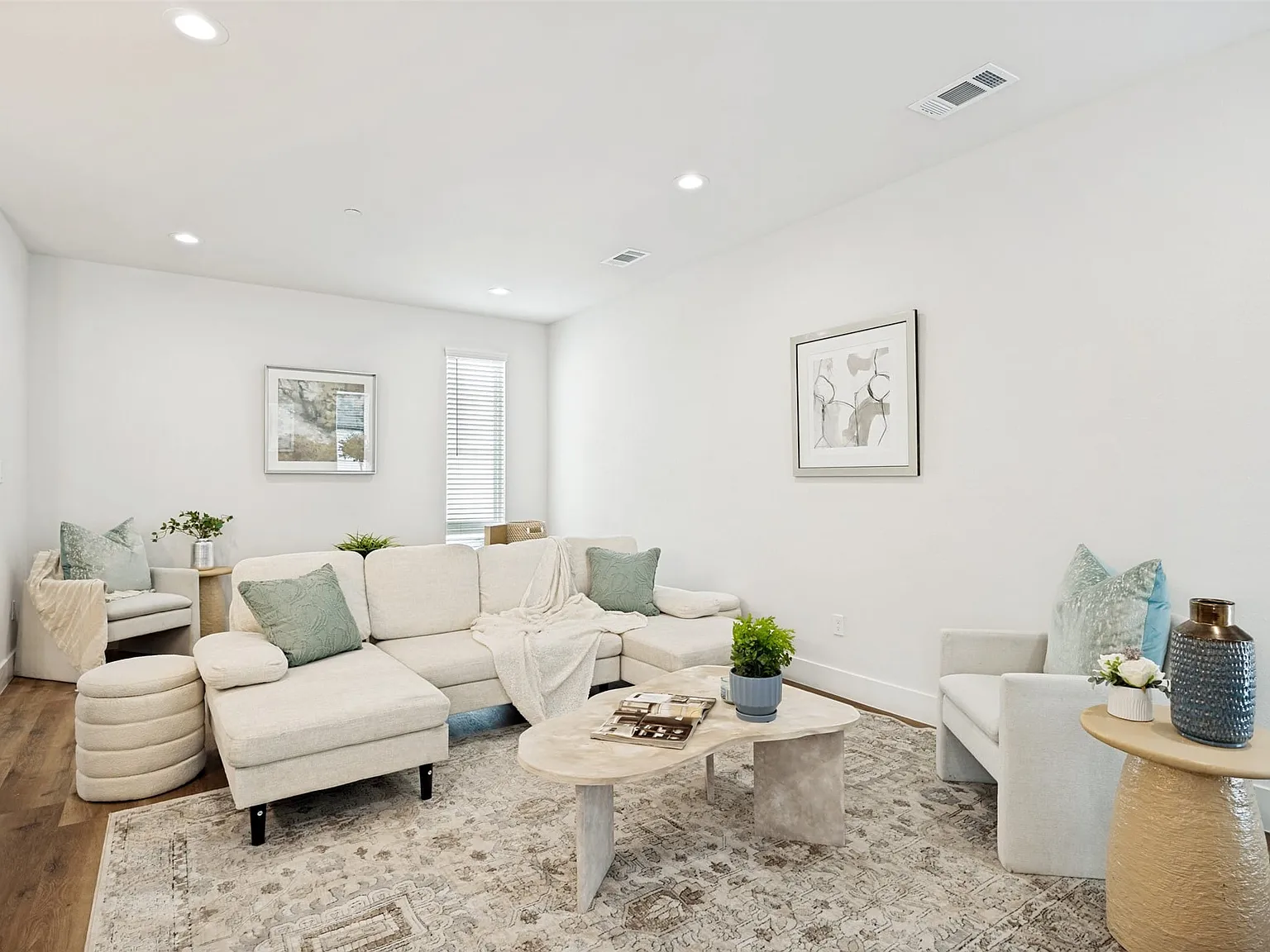 2 bed, 2.5 bath, 1533 sqft, $3,400 — Photo 4