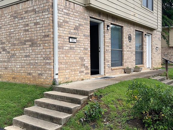 2nd image of 527 Tupelo Dr #102