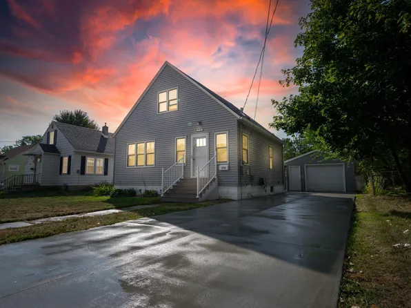 1320 4th St NE, Rochester, MN 55906