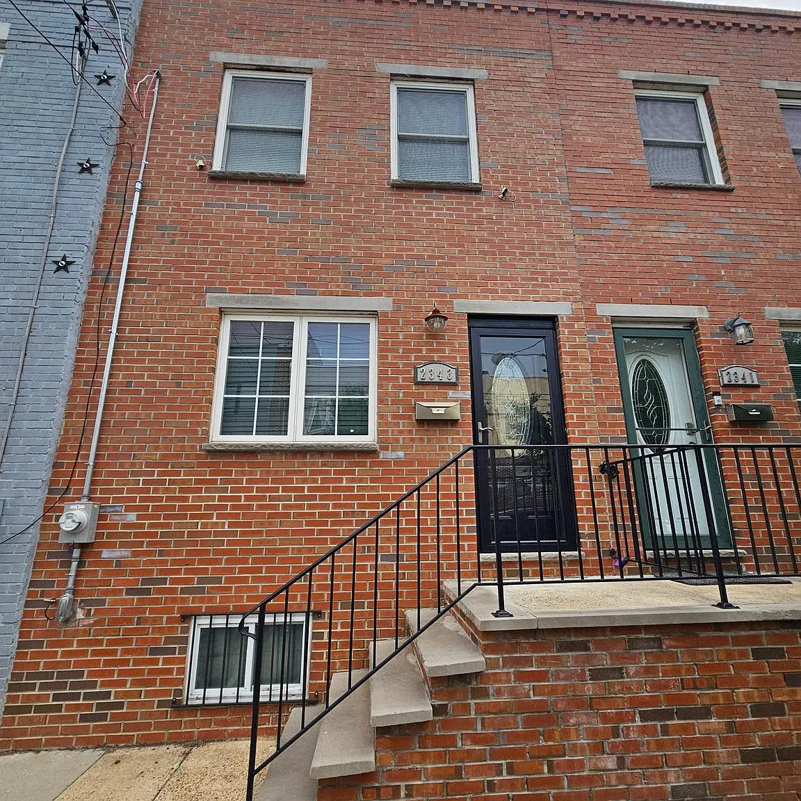 3 bed, 1.5 bath, 1176 sqft, $2,000 — Photo 1