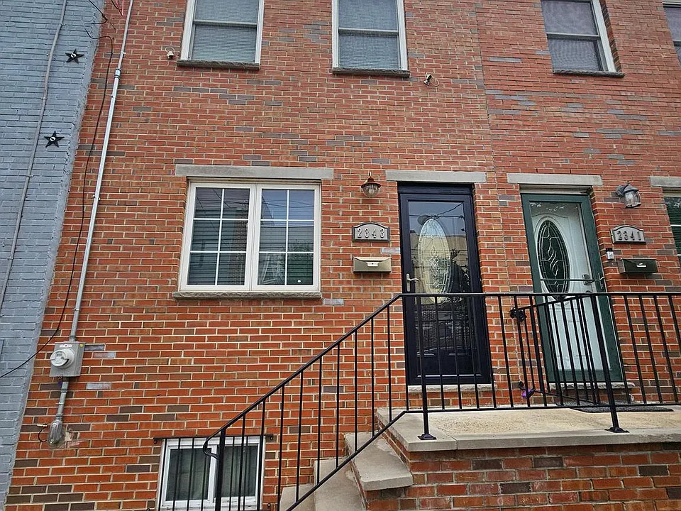 2343 Moore St