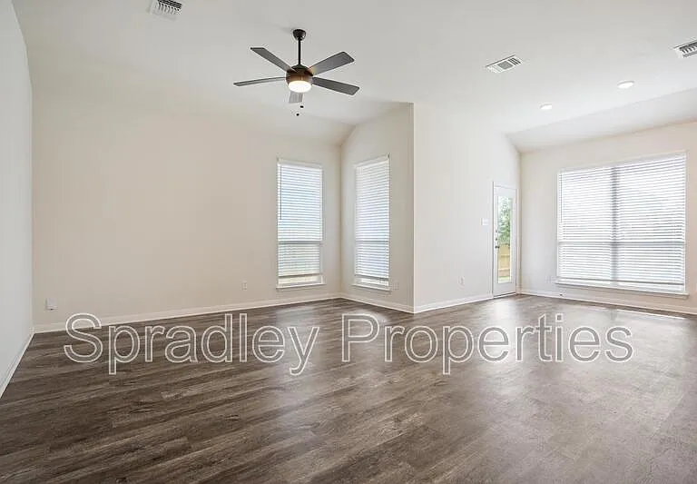 1925 Bayou Wood Ln — Photo 6
