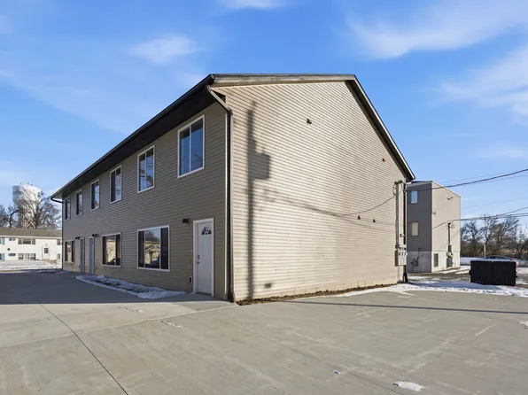 225 Clymer Rd, Hiawatha, IA 52233