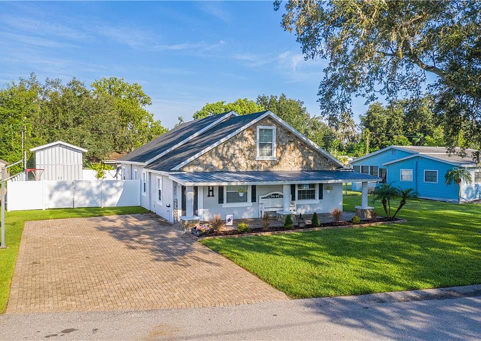 1st image of 565 Phoenicia Ave