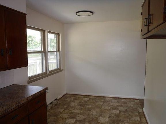 4th image of 304 E Gary St