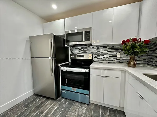 1051 SW 1st St APT 401, Miami, FL 33130