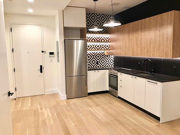 4th image of 961 Willoughby Ave #105