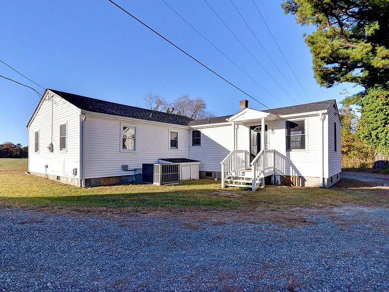 7331 Farmers Dr — Photo 25
