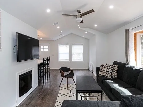 (undisclosed Address), Huntington, NY 11743