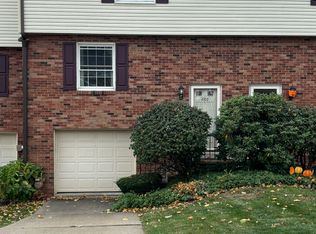 207 Parkridge Ln, Coraopolis, PA 15108