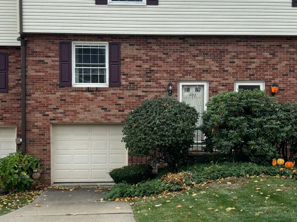 207 Parkridge Ln, Coraopolis, PA 15108