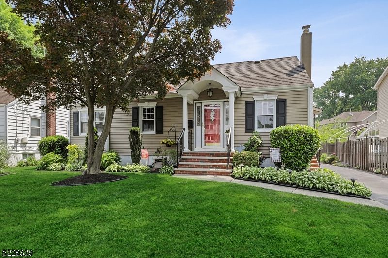 1st image of 361 Lincoln Dr