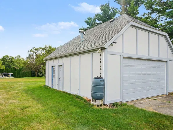 Apple Ln, Goshen, IN 46526