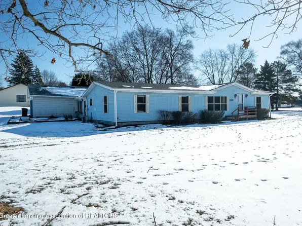 501 Poplar St, Maple Rapids, MI 48853