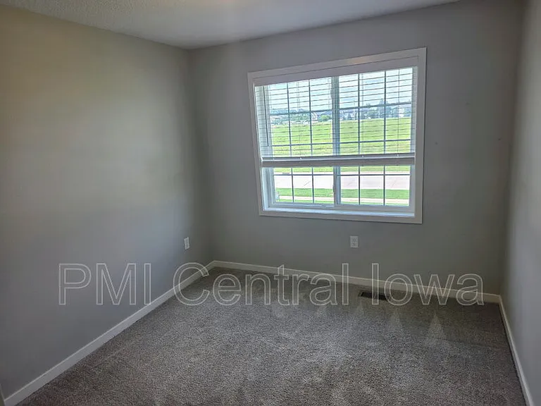 9643 Turnpoint Dr — Photo 24