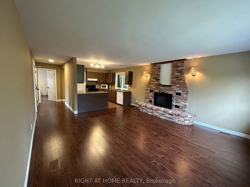 36 Aurora Heights Dr #UPPER LEVEL
