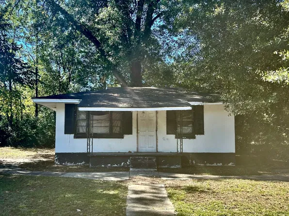 74 Spring St, Lavonia, GA 30553