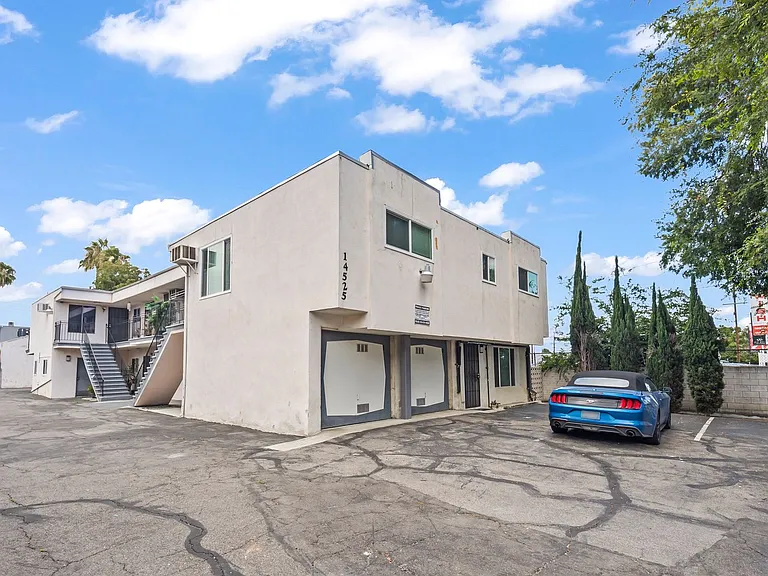 14525 Albers St — Photo 16