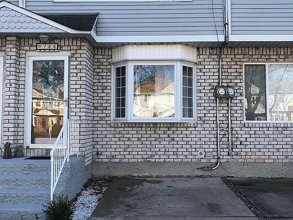 3rd image of 744 Barlow Ave