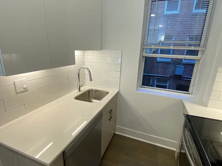 51 Queensberry St #4 — Photo 7