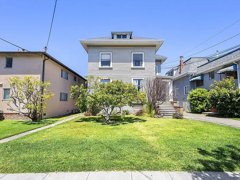 2149 Santa Clara Ave F - 1 bedroom | 1 bath — Photo 2