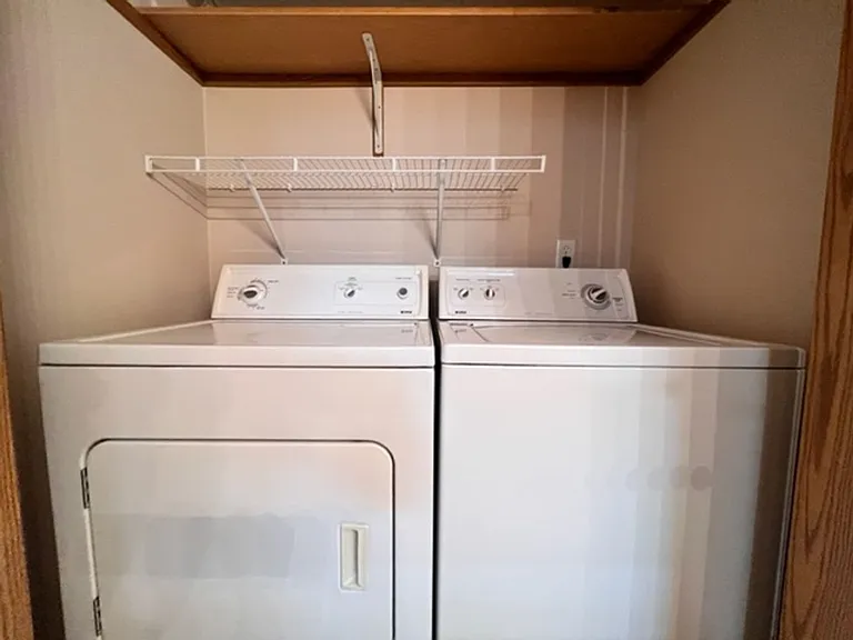 1927 E Wilson Ln — Photo 18