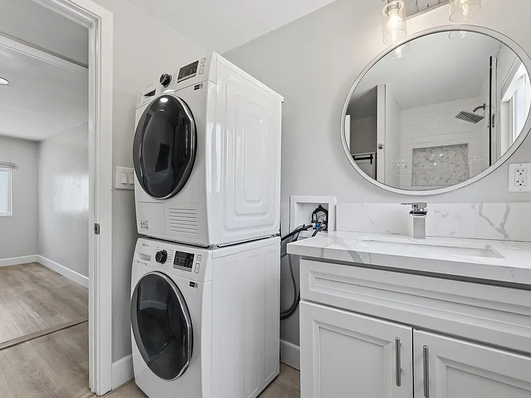 8237 Churchill Dr — Photo 6