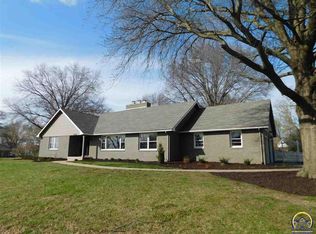 1036 SW Meadow Ln, Topeka, KS 66604