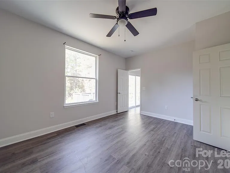 112 Rockwell Ct — Photo 36