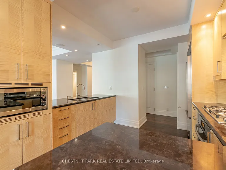 68 Yorkville Ave #202 — Photo 14