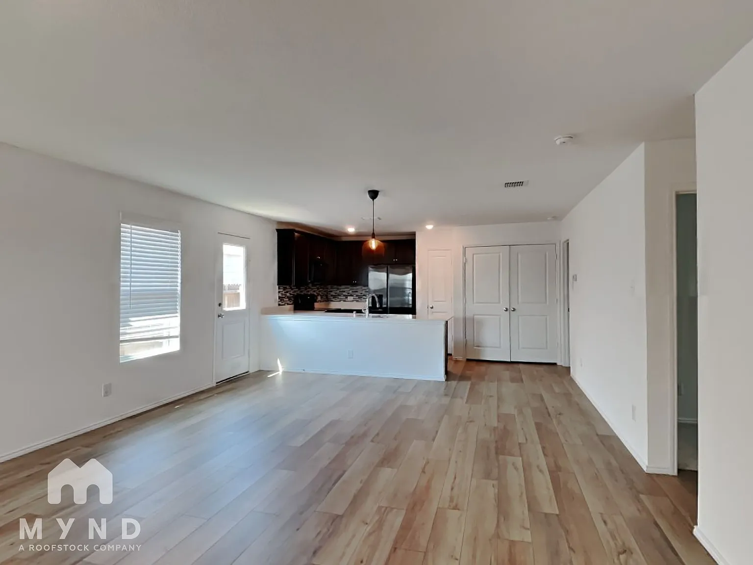 3 bed, 2.0 bath, 1266 sqft, $1,745 — Photo 3