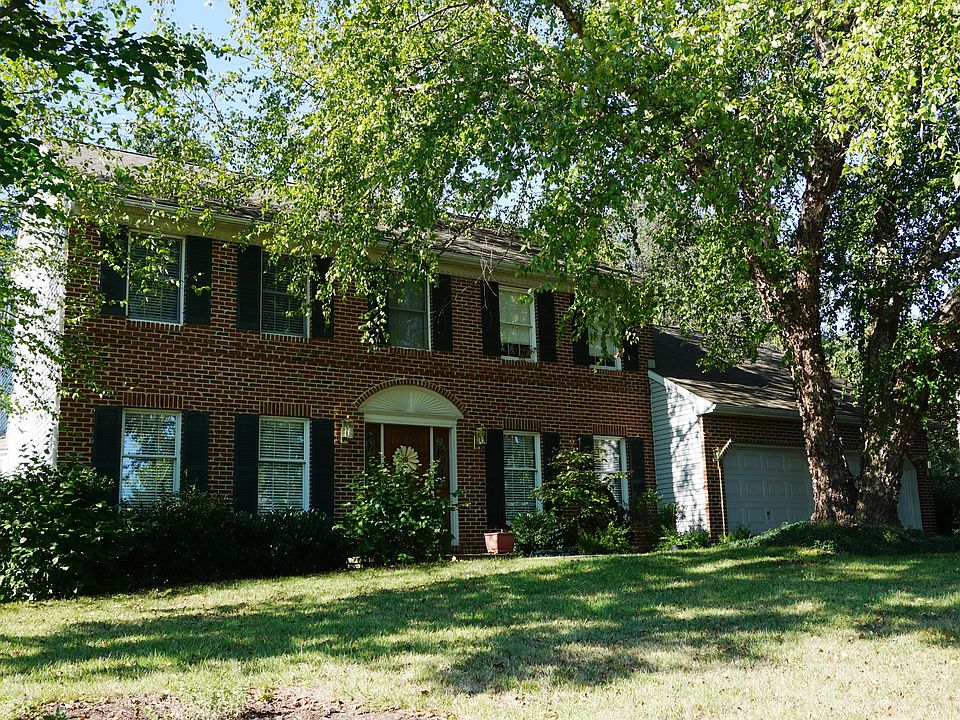 1st image of 216 Fairhill Dr