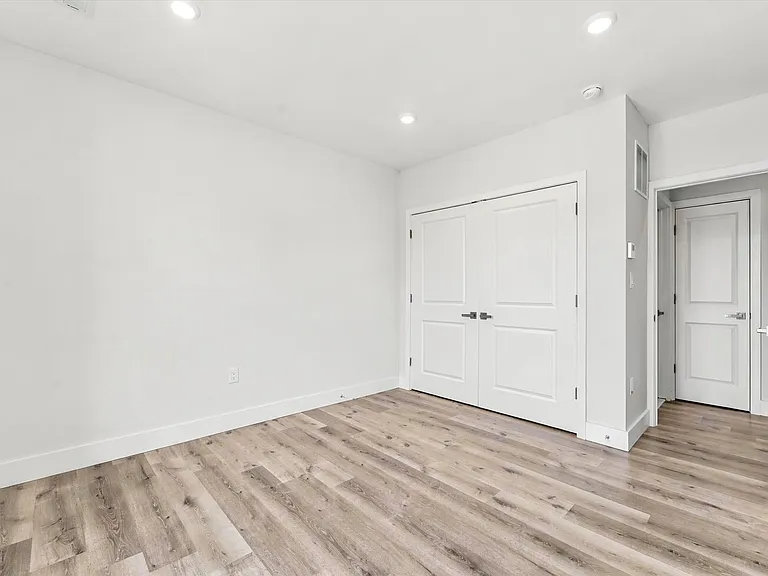 4700 Chestnut — Photo 22