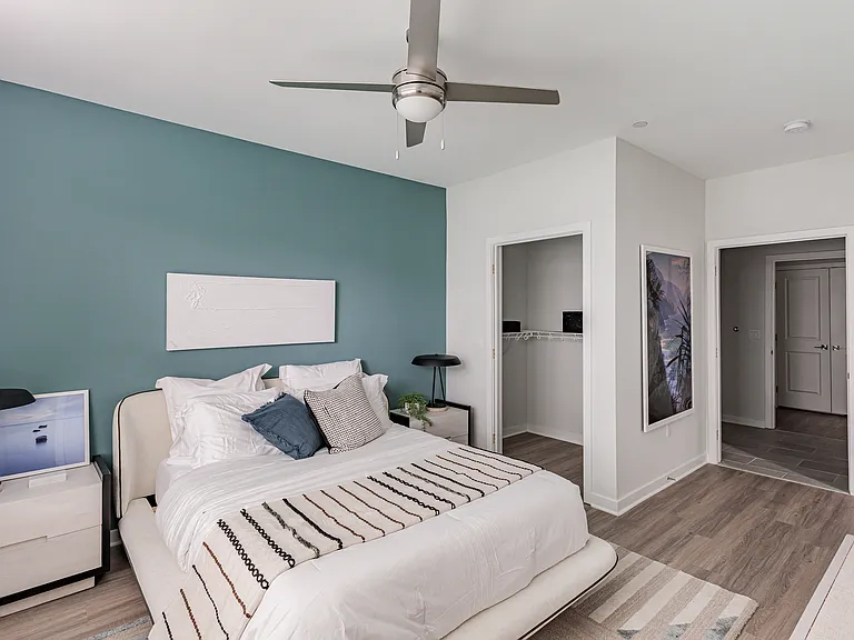 Glen Oaks Apartments — Photo 7