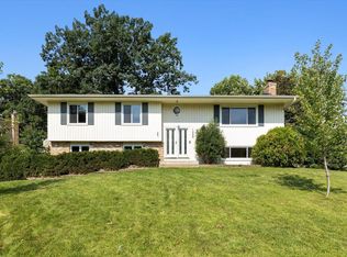 1305 Wilderness Run Dr, Eagan, MN 55123