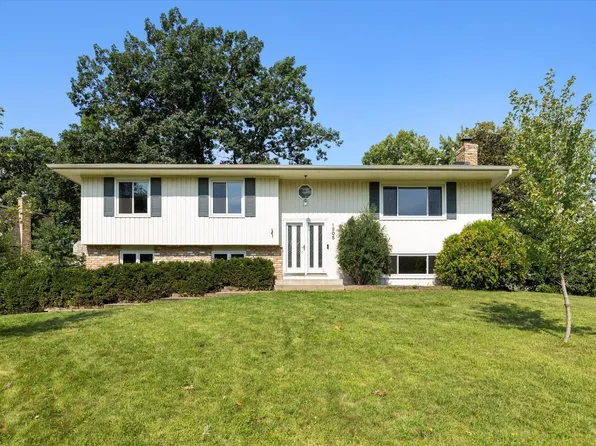 1305 Wilderness Run Dr, Eagan, MN 55123