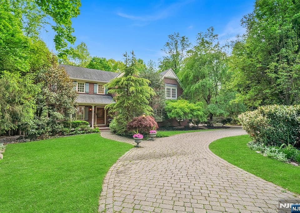1st image of 20 Dianne Dr