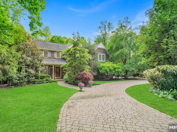 20 Dianne Dr, Montville, NJ 07045