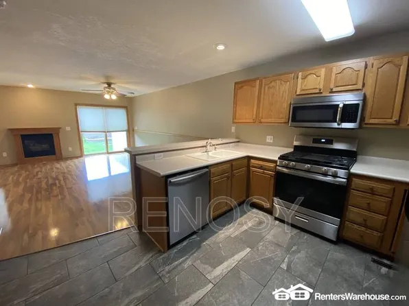 737 Kitterman Cir, Norwalk, IA 50211