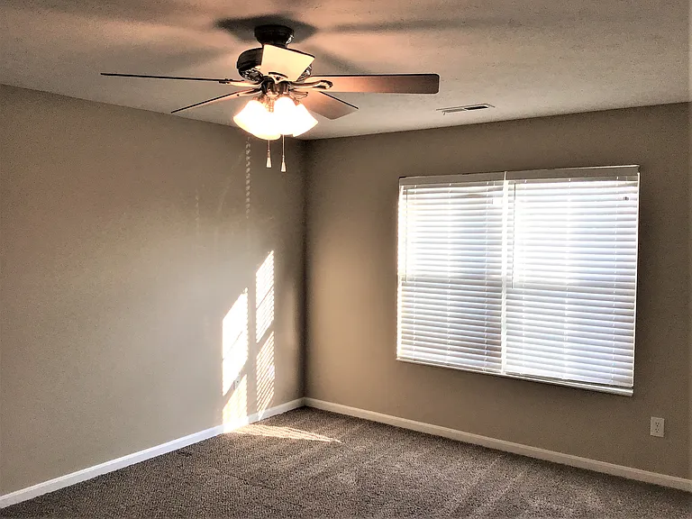 233 Saddle Creek Ln — Photo 8