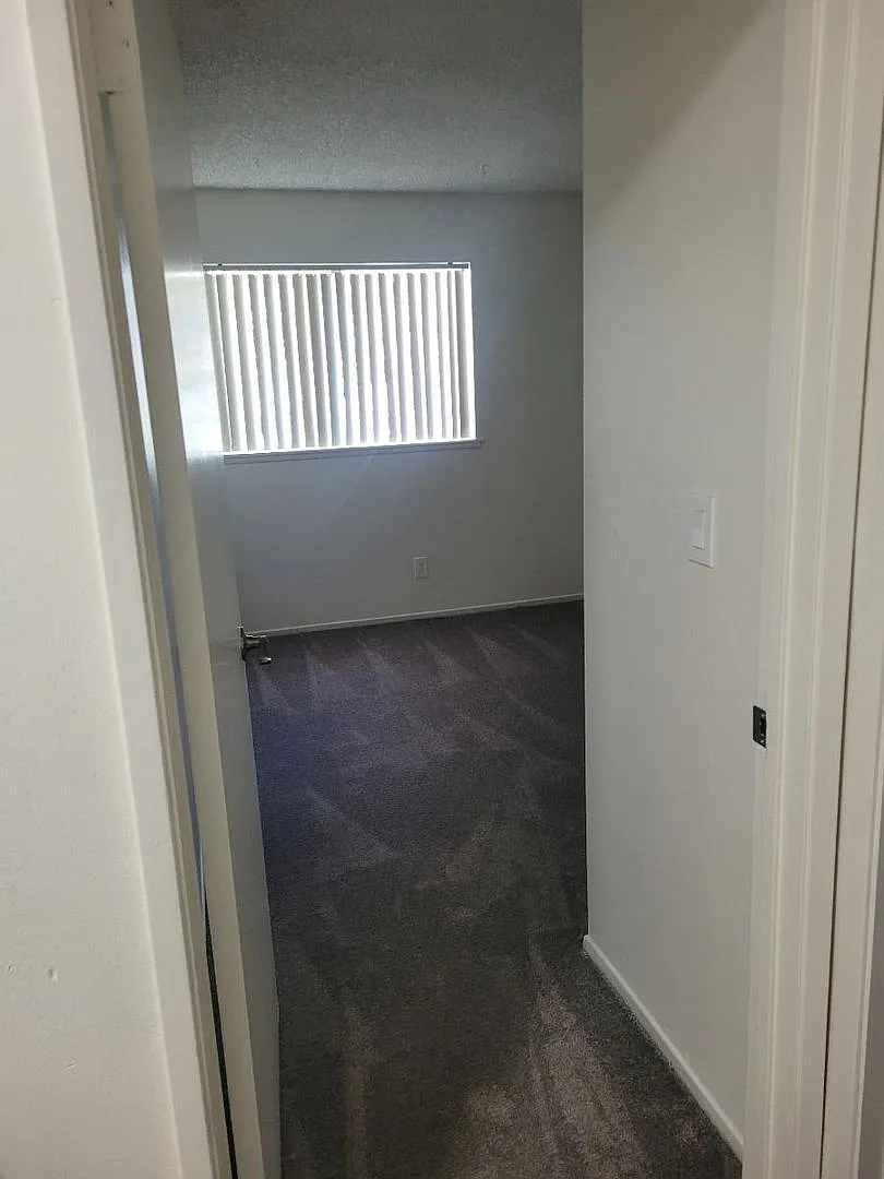 27077 HIDAWAY AVE. — Photo 4