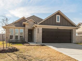 105 Meadow Lake Ct, Navasota, TX 77868