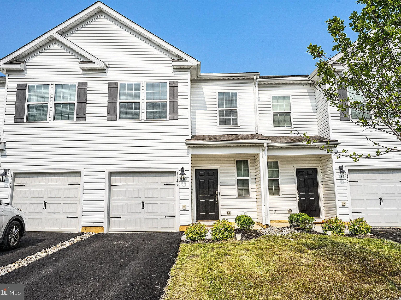 3 bed, 2.5 bath, 1497 sqft, $2,600 — Photo 1
